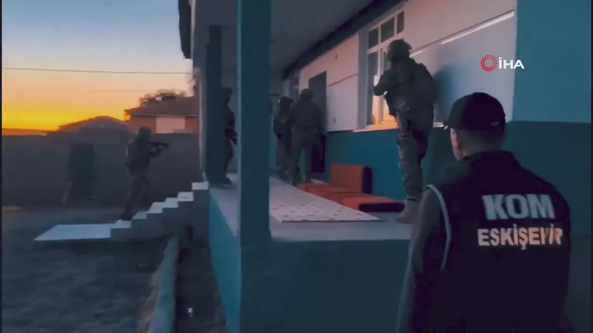 49 ilde tefecilere ve dolandiricilara buyuk operasyon 115 supheli yakalandi Zd5ZaAp4