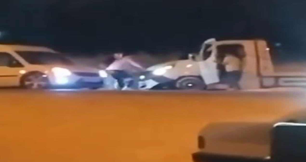 adanadaki suruculerin kavgasi kameraya takildi fm7qR8NC