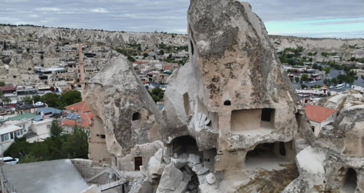 kapadokyada peribacasinin bir kismi yikildi VIZlzhUW