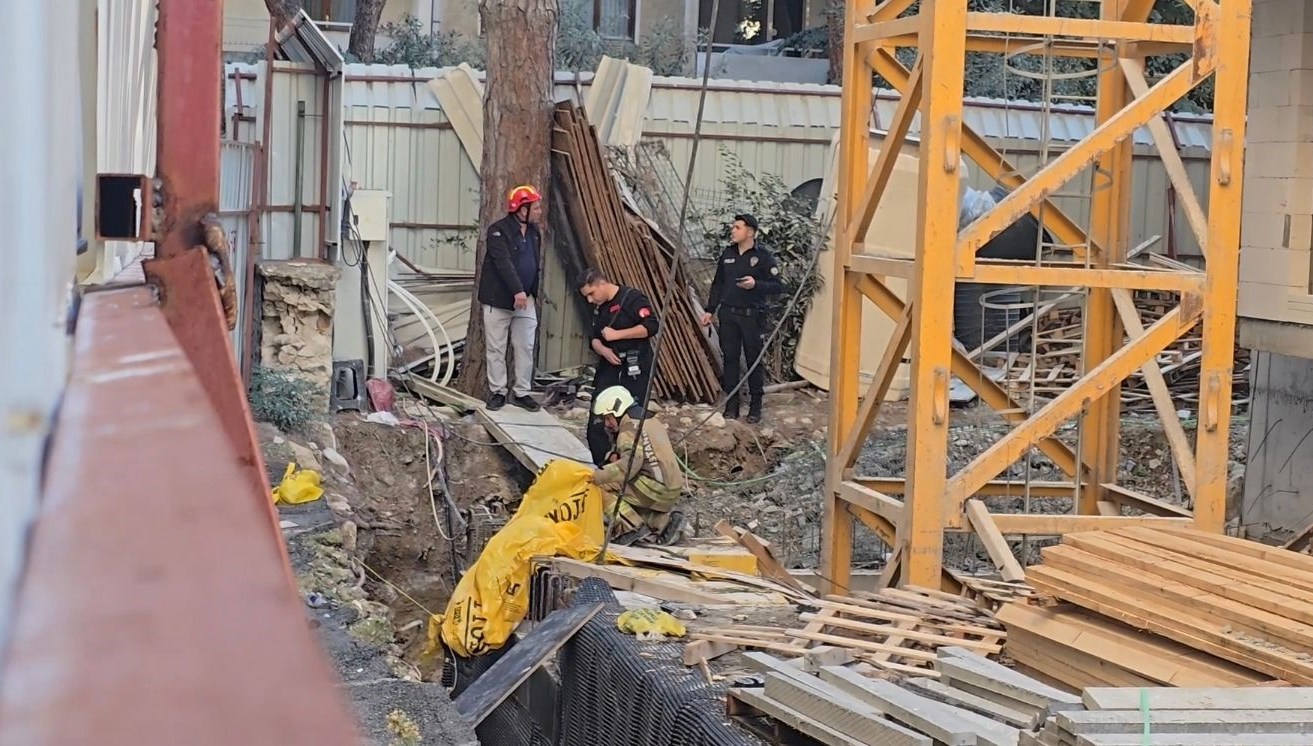 60 yasindaki isci insaatta yuksekten duserek can verdi 9qB2E4Ee