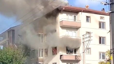 apartman dairesinde yangin cikti hastanelik oldular xKYu7vju.jpg