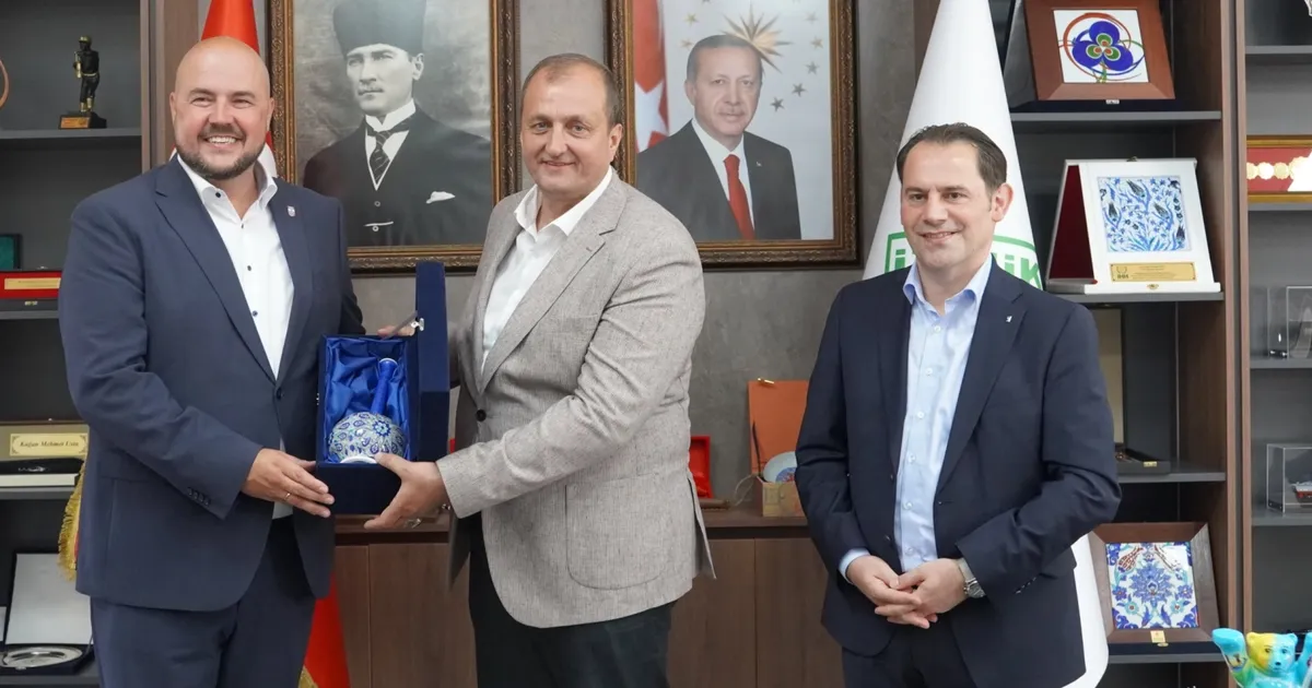 iznikspandau iliskilerinde yeni donem EvN82O3Q