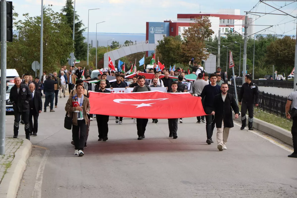omu ogrencileri israili protesto edip filistine destek verdi S24WjCer