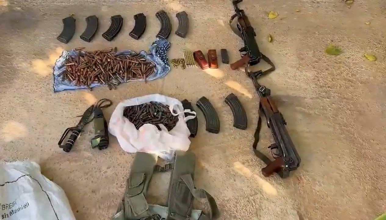 tas ve tezek arasinasilah ve uyusturucu gizlemisler 12 gozalti v4gp6bV6.jpg