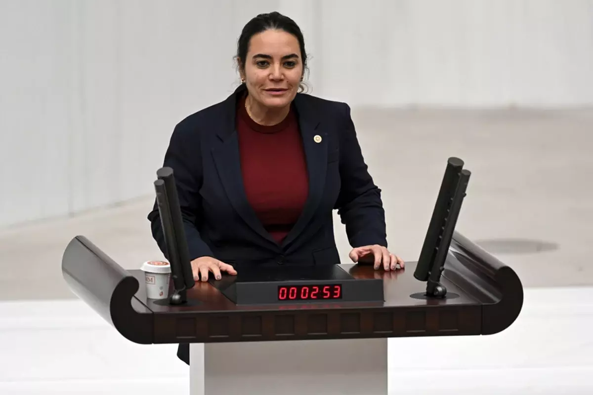 tbmm baskani kurtulmustan dicle universitesinde kurtce mesaj FRrtcFkK.jpg