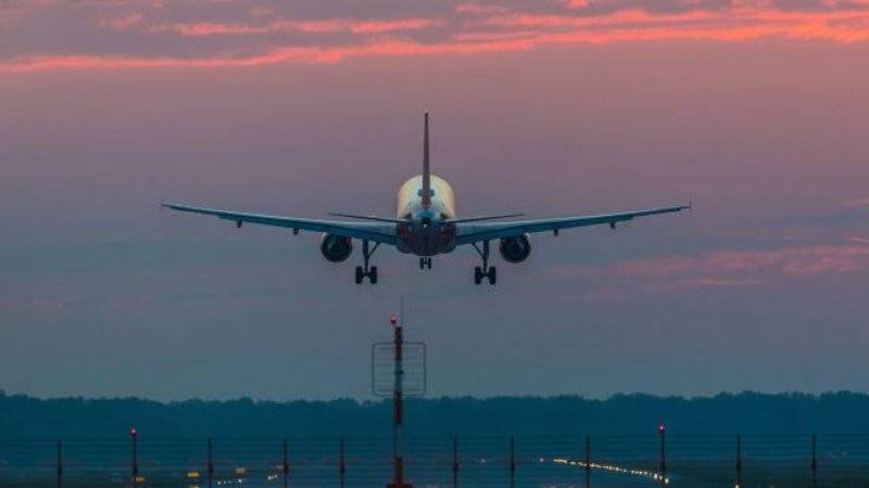 abdde bir yolcu ucagina bomba ihbari yapildi ucuslar durduruldu YHjcP2Rp.jpg