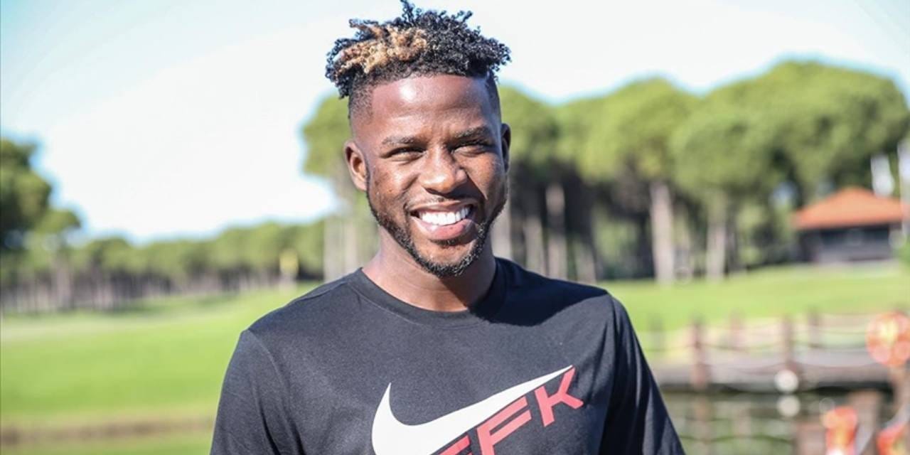 bir zamanlar super ligde oynuyordu unlu futbolcuya avmde silahli tehdit cLOVxiwO.jpg