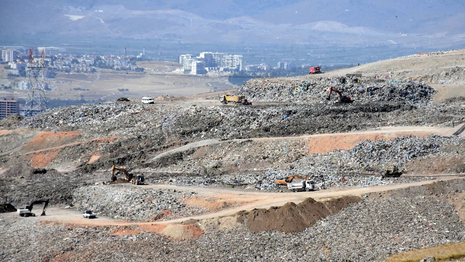izmirdeki cop depolama krizine baskan tugaydan aciklama olay bakanlikta bitiyor onumuzdeki gunlerde makul bir noktaya gidecegimize inaniyorum 9nbrdgf3.jpg