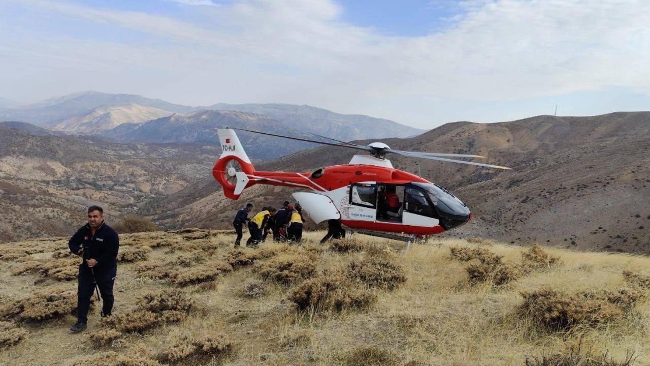 ucurumdan dusen kisi ambulans helikopterle hastaneye ulastirildi NH2EZIEt.jpg