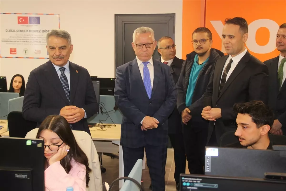 yozgatta dijital genclik merkezi acildi kQMfwNpc.jpg