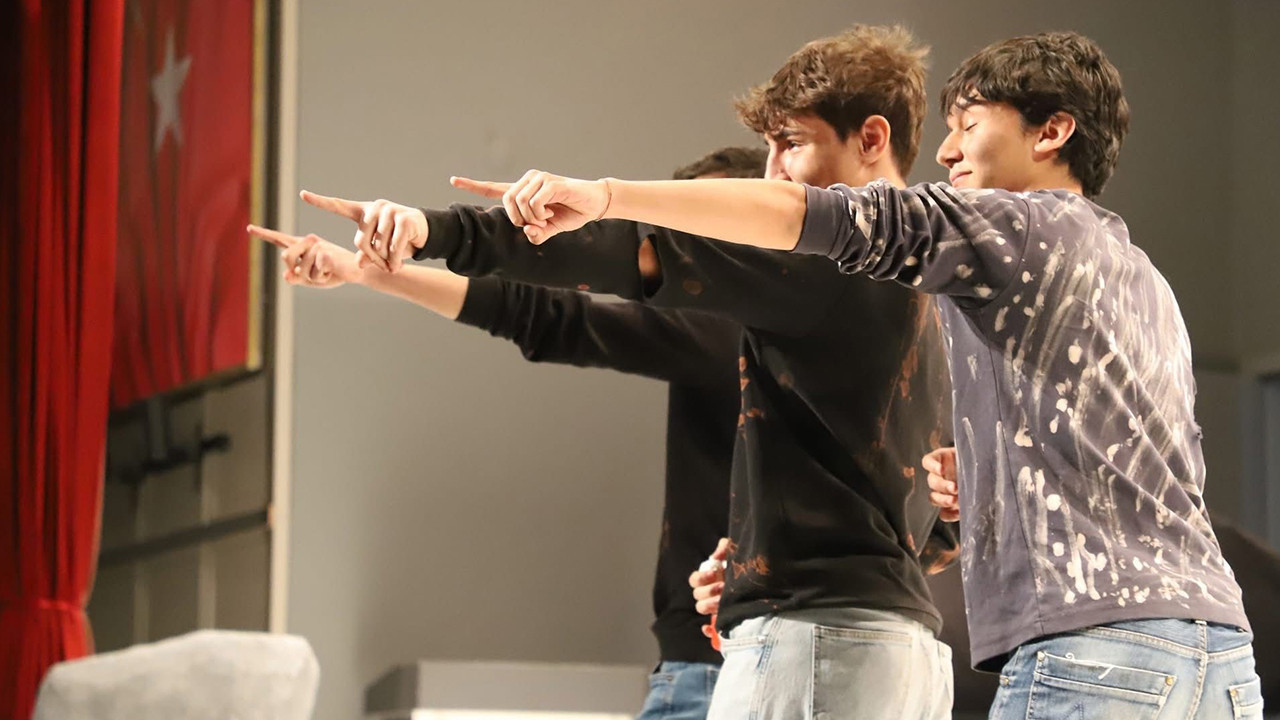 Karabük’te Gençler Tiyatro Yarışması Renklendi