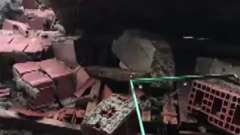 amasyada-ahir-yerle-bir-oldu-kadin-ciftci-hayvanlarini-kurtardi-HAb9iN7P