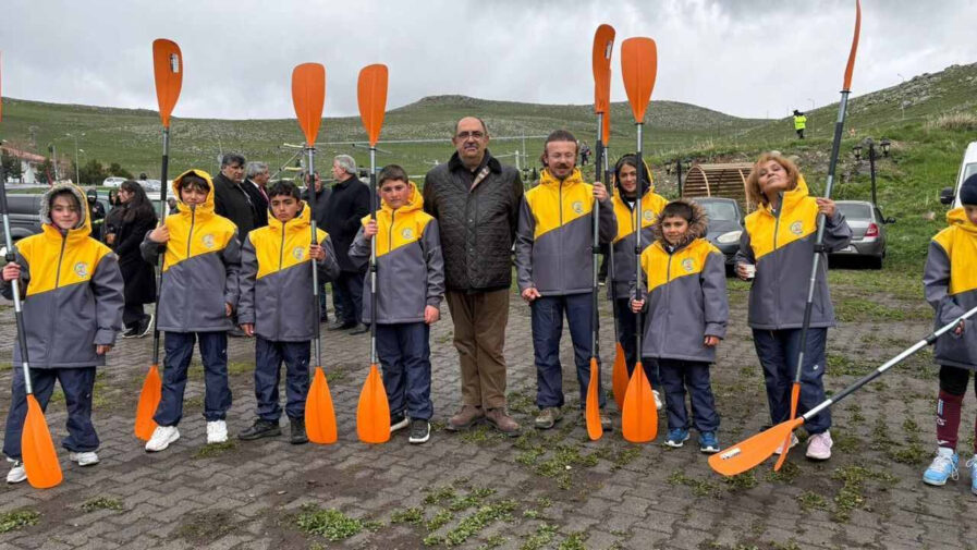Çıldır Gölü’nde 19 Mayıs Etkinliği: Su Sporlarıyla Coşku Dolu Bir Gün