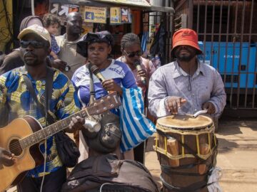 Kamerun’un Sokaklarında Görme Engelli Sanatçılar: Umut ve Mücadele